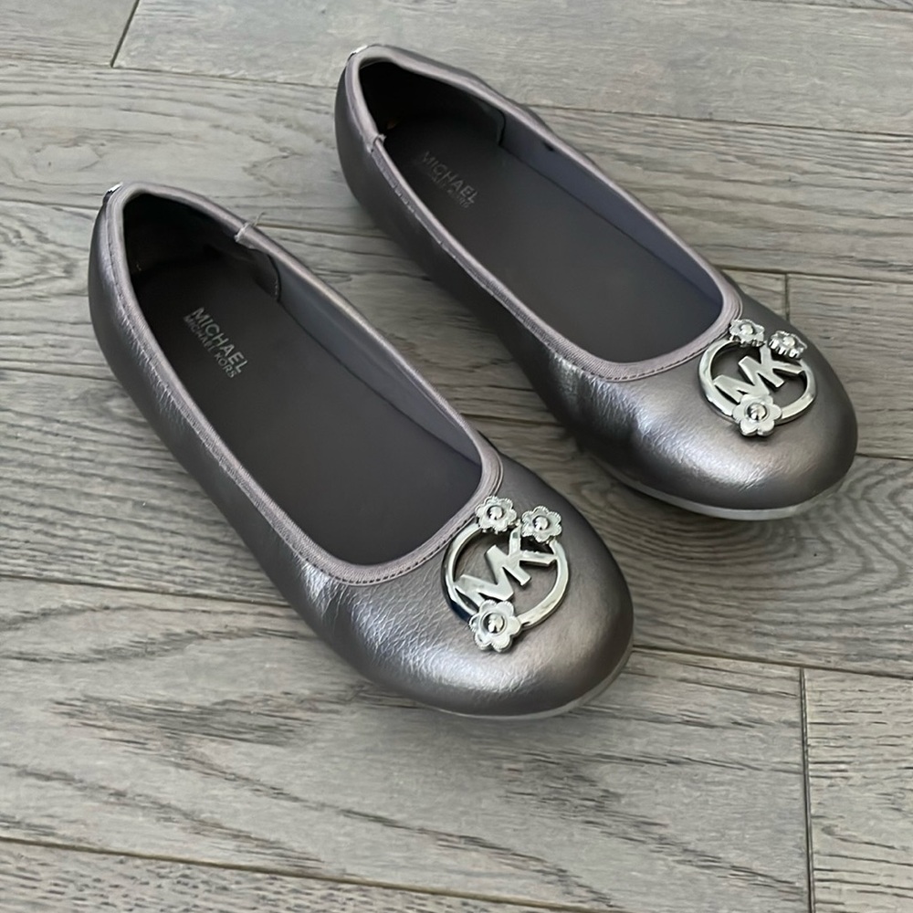 Michael Kors Girls Faye Ria Metallic/Silver Mary Jane Ballet Flats